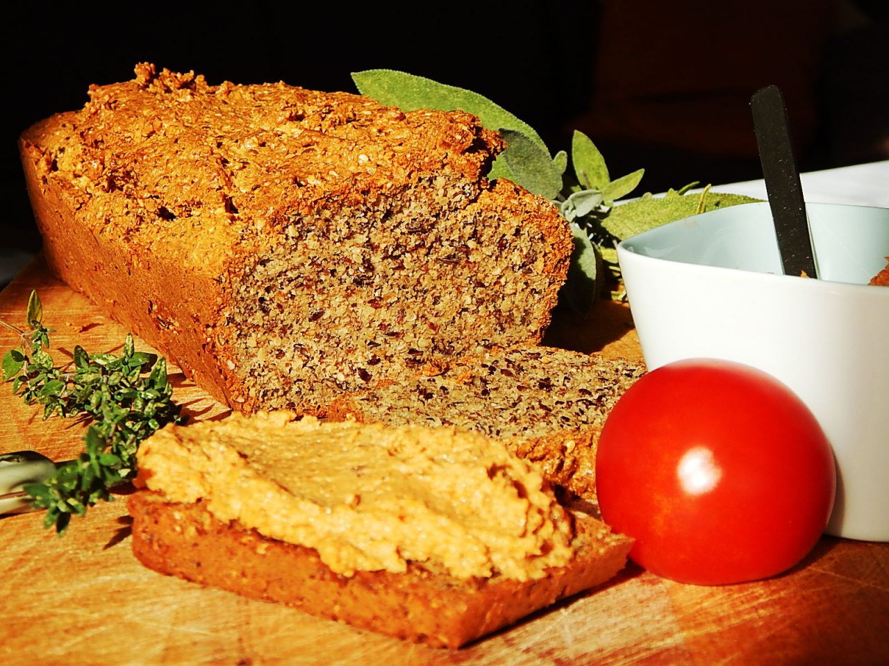 Mandel-Kräuter-Brot