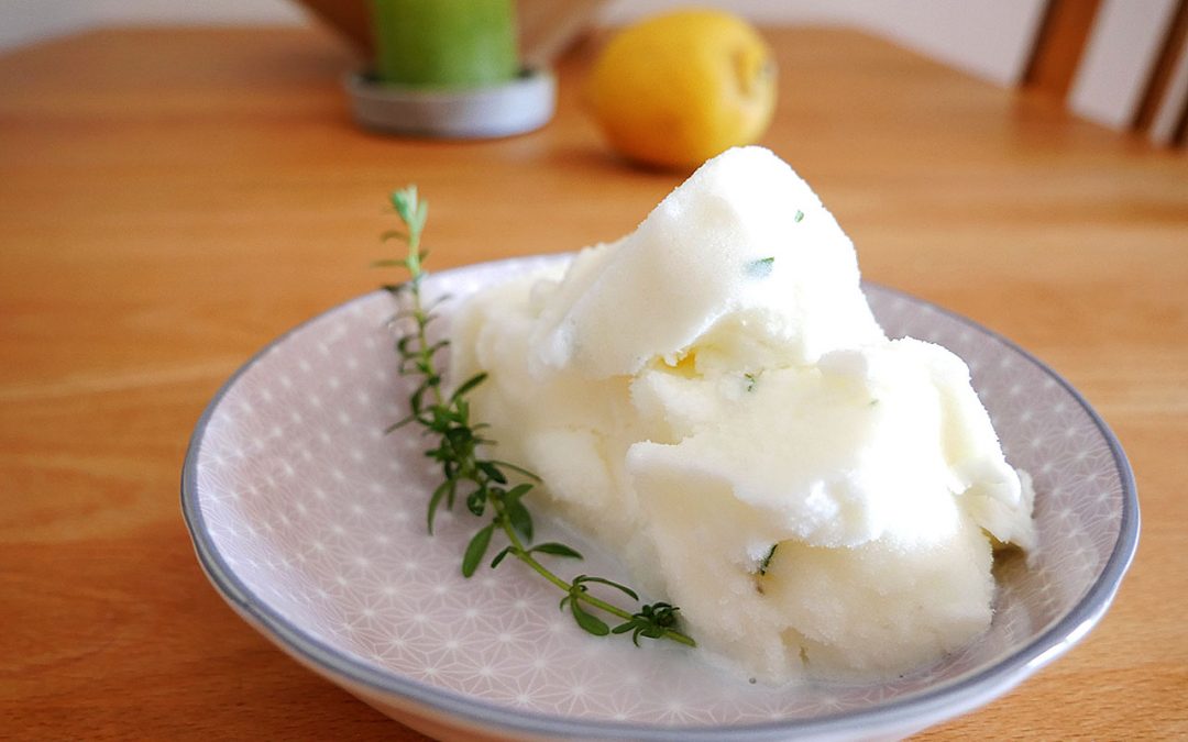 Buttermilch-Eis mit Birkenzucker